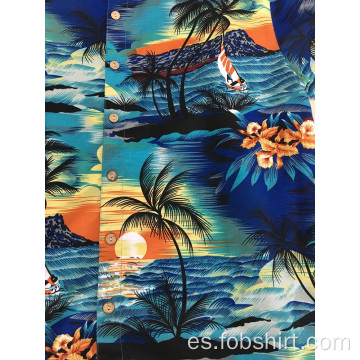 Camisa hawaiana con estampado de poliéster junto al mar